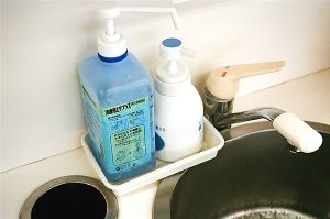 ハンドソープ、速乾性消毒液入れ